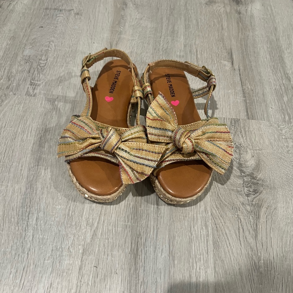 Steve Madden Tan and Gold Kids Sandals